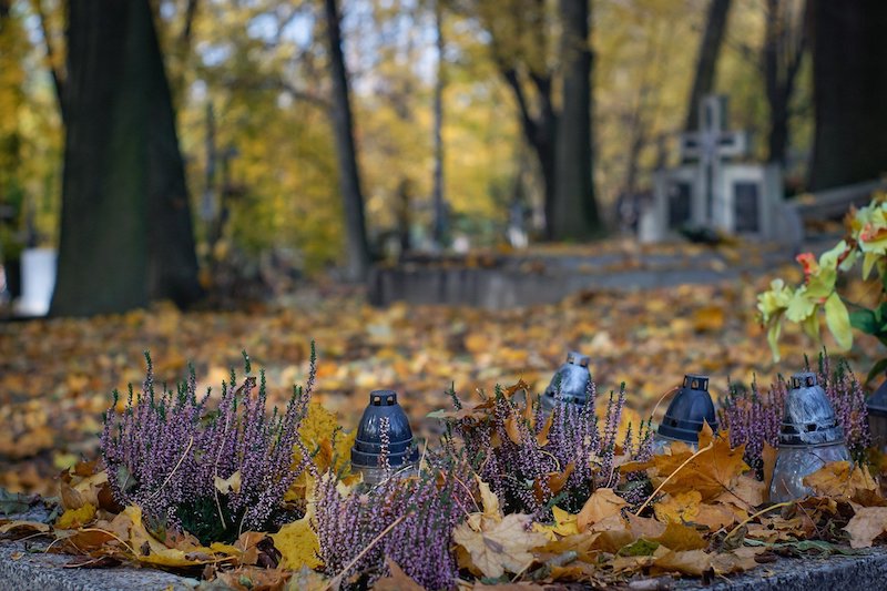 poland-cemetery-autumn.jpg